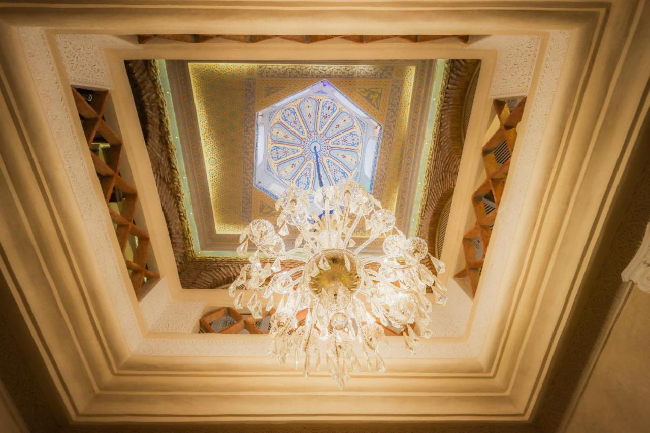 Riad Palais Des Princesses & Spa Marrákes Kültér fotó The ceiling of the hotel